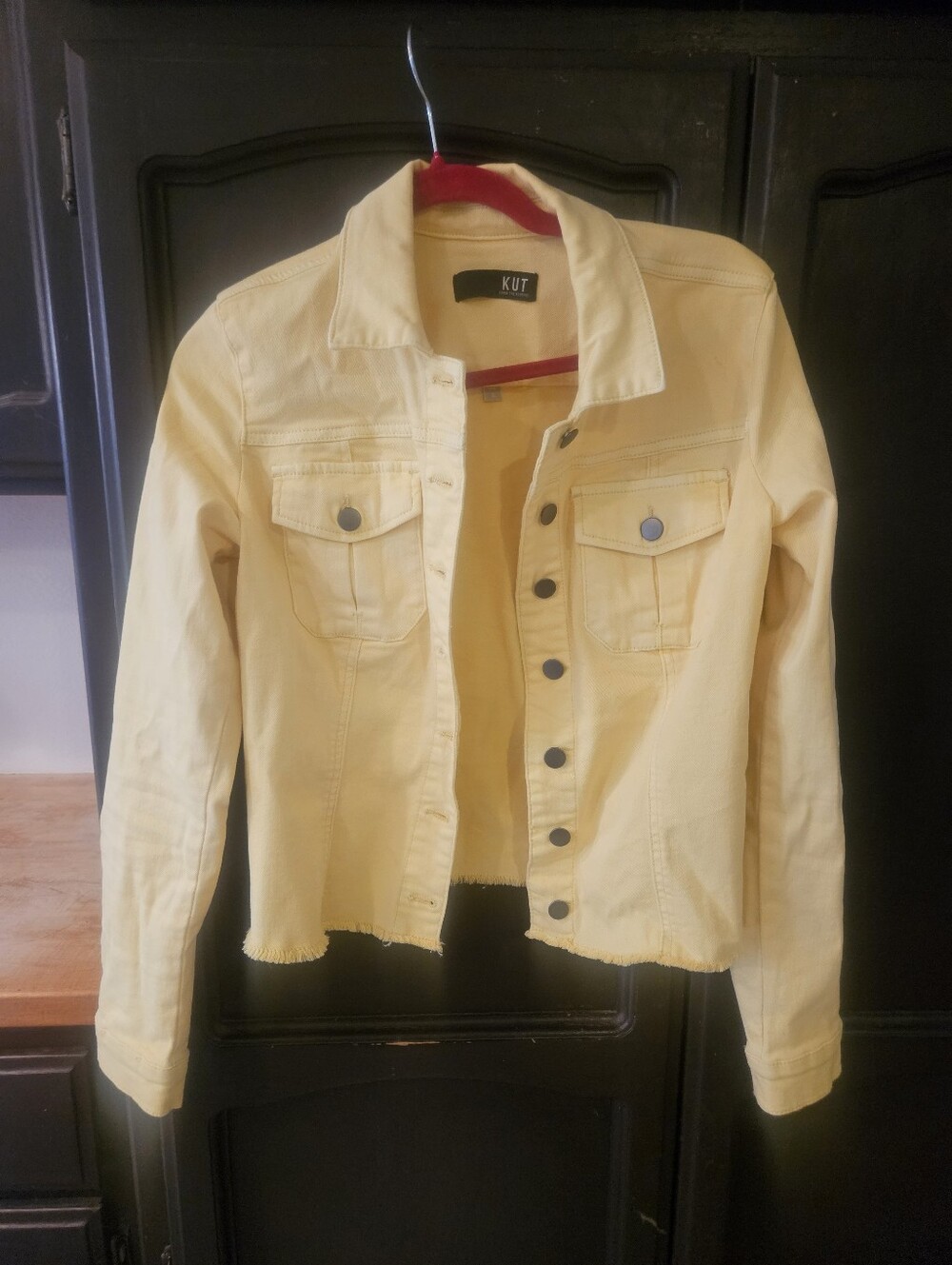 KUT FROM THE KLOTH YELLOW CROPPED FRAYED HEM DENIM JACKET